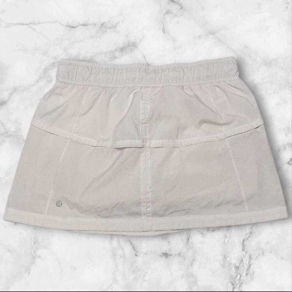 Lululemon White Size 6 Run Resolution Skirt